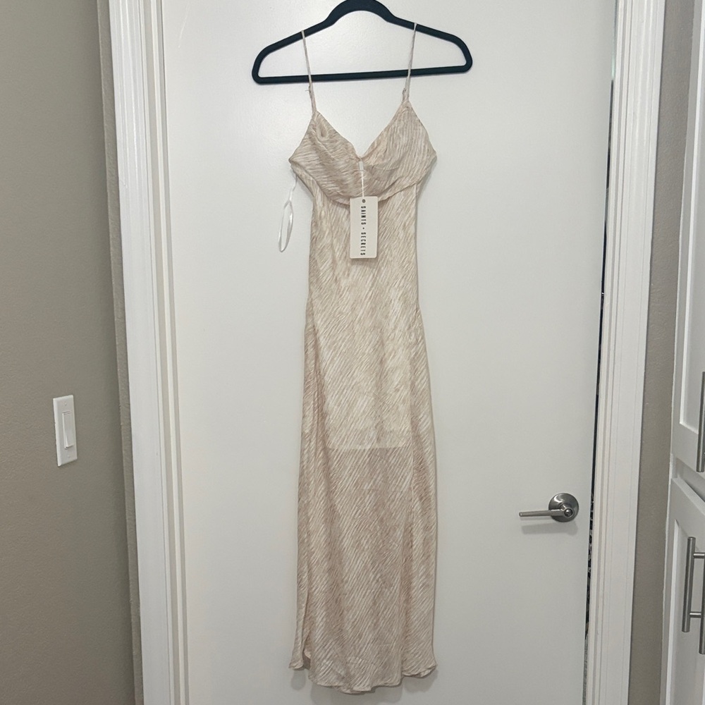 Stunning Flowy Midi/Maxi Dress